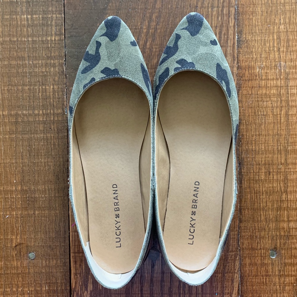 7.5 Lucky Brand Camo Flats